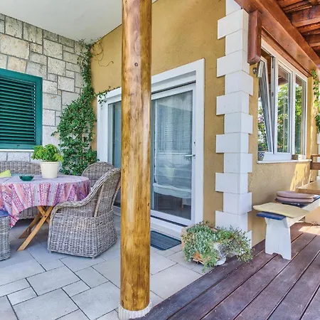 Cozy In With Kitchen * Jesenice (Split-Dalmatia)